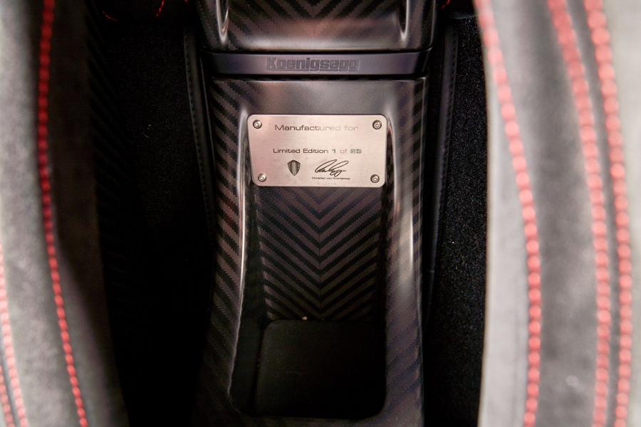 Логотип Koenigsegg Agera RS Draken 2018 года  (фото 8 из 22)
